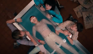 El entering Max's consciousness